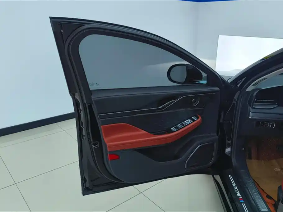 Lincoln Z 2022 i