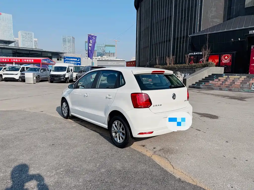 VOLKSWAGEN POLO