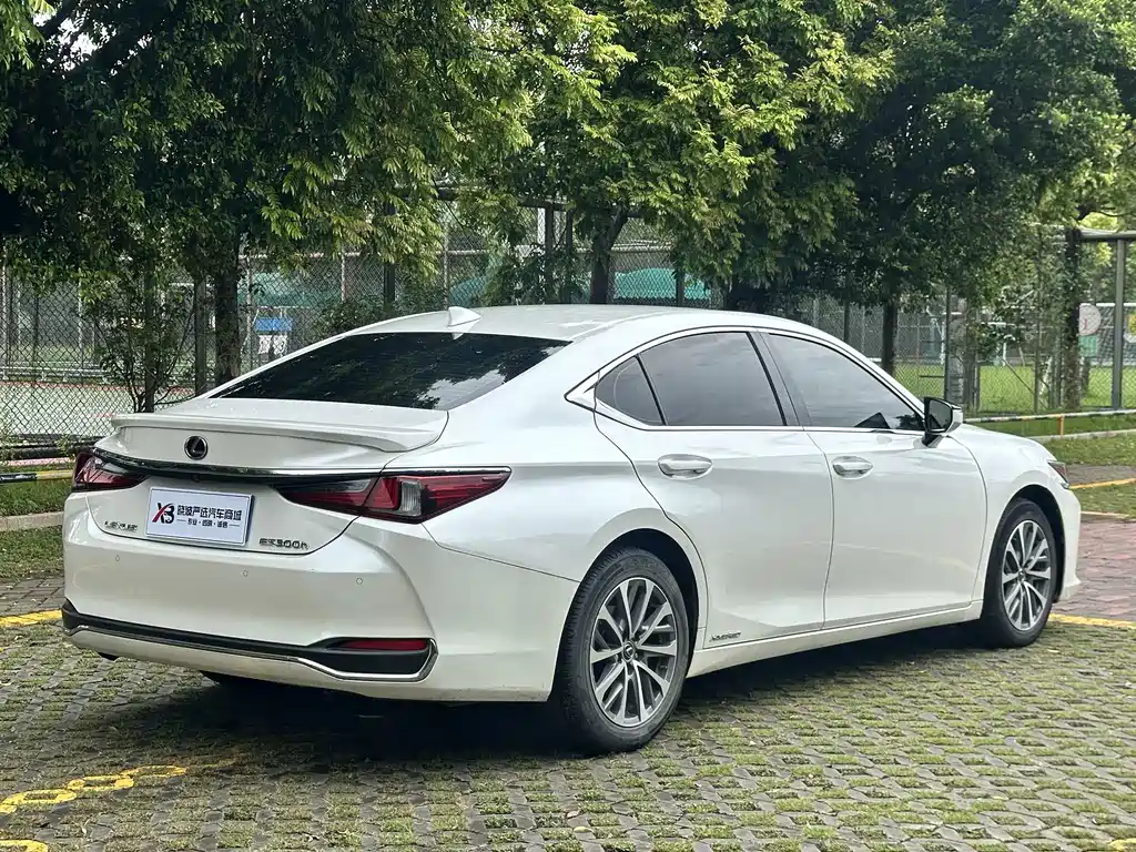 Lexus ES — миниатюра 16