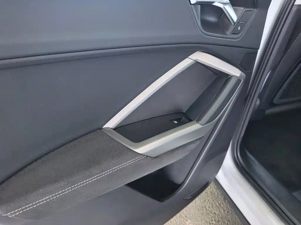 Audi Q3 2023 — фото 12