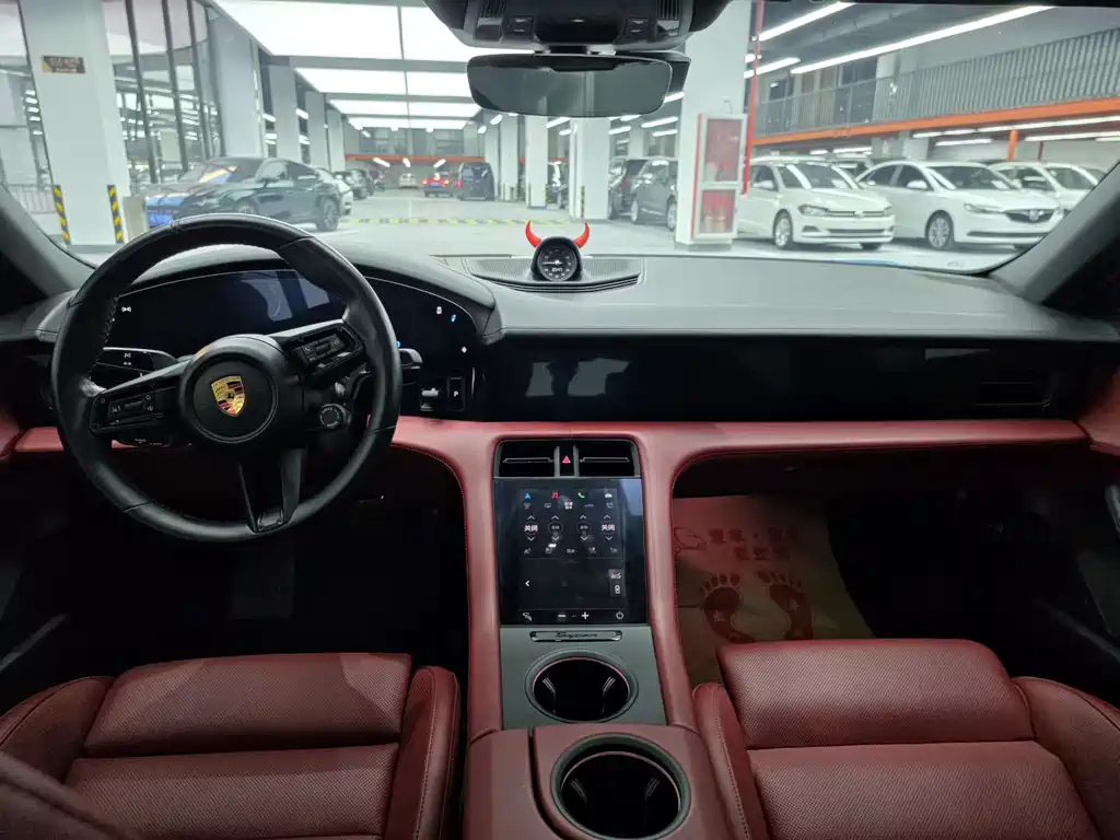Porsche Taycan — миниатюра 5