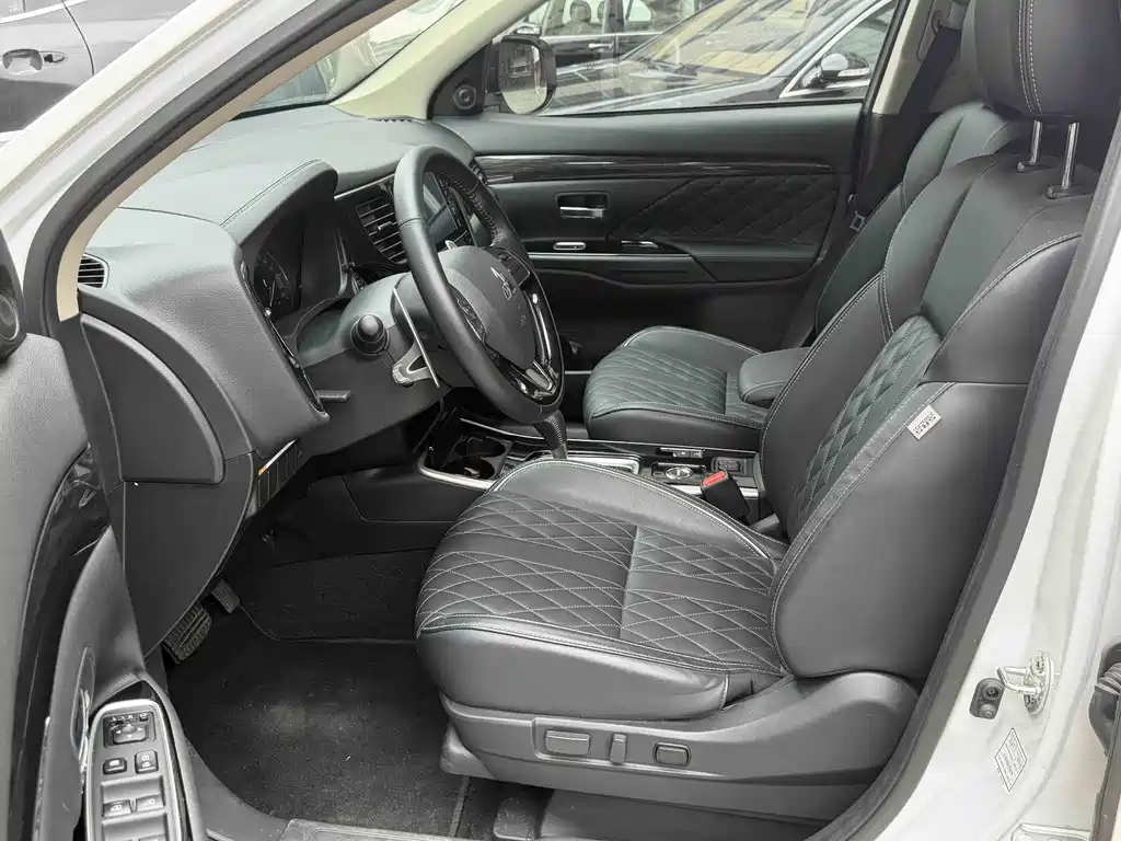 Mitsubishi Outlander — миниатюра 7