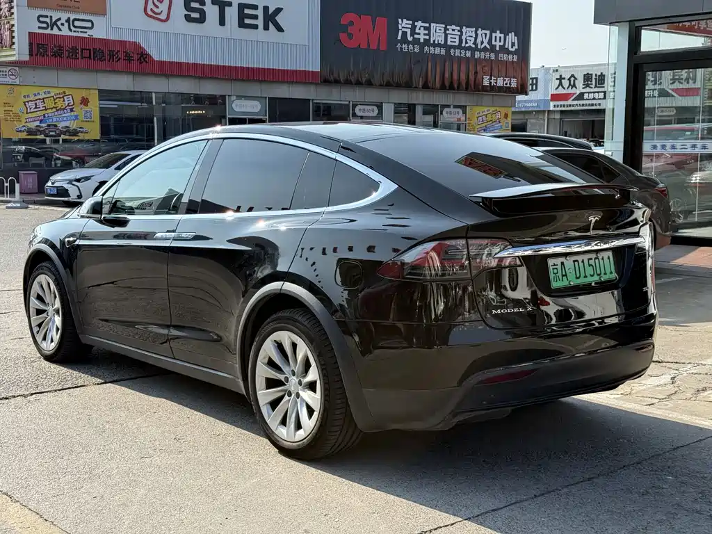 TESLA MODEL X
