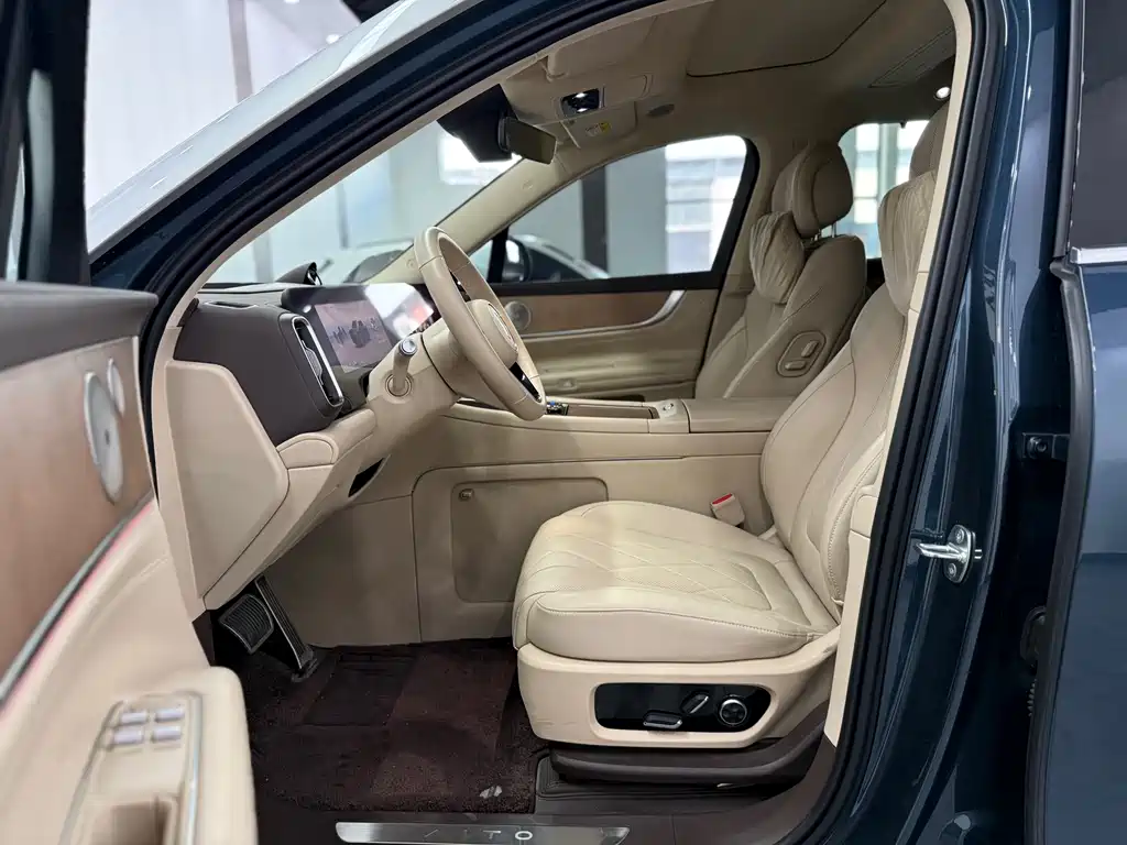 AITO ASK THE WORLD M9