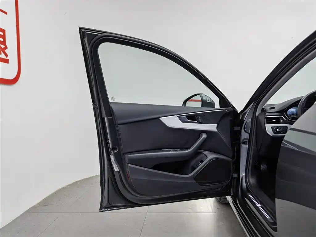 Audi A4L 2023 40 TFSI Fashion