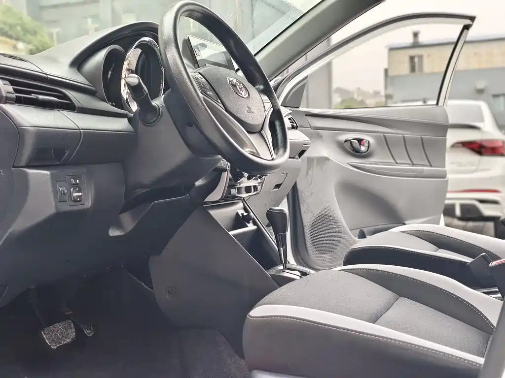 TOYOTA YARIS L ZHIXUAN