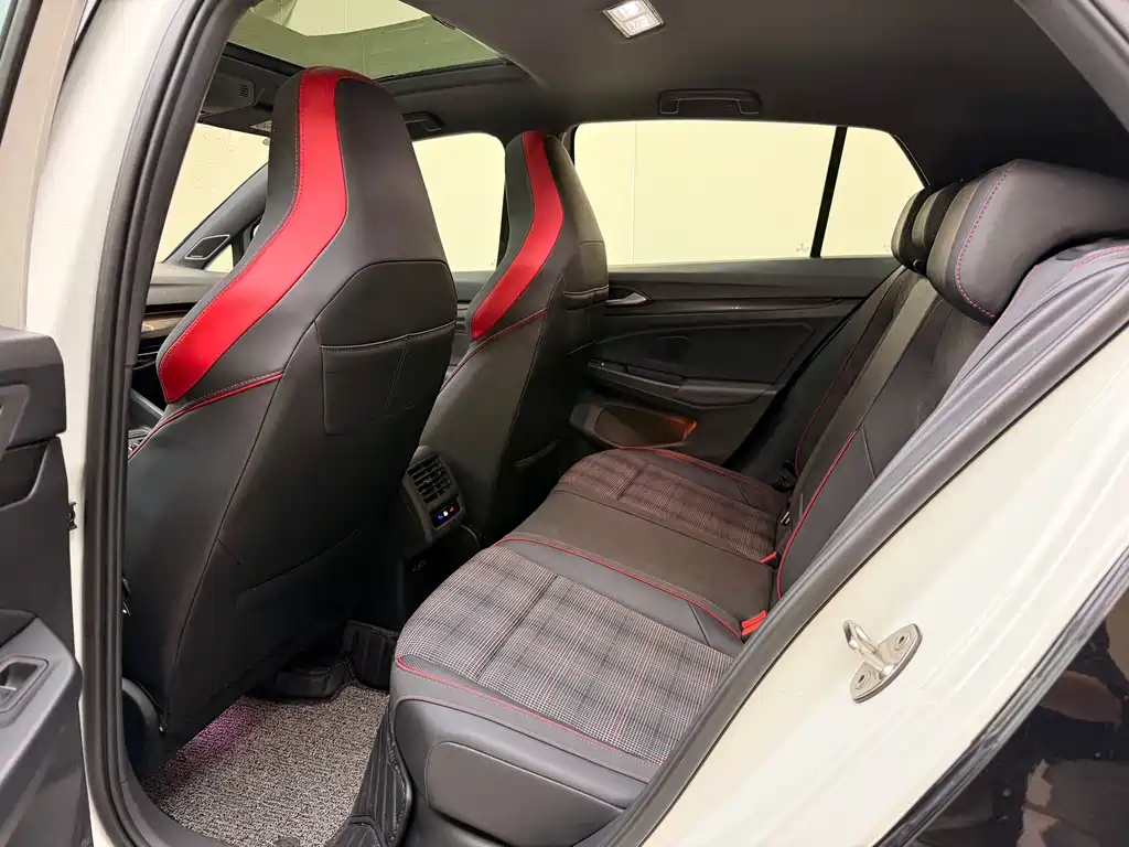Volkswagen Golf GTI 380TSI DSG GTI, фото 8