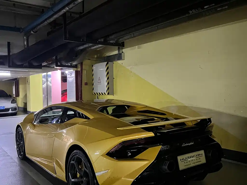 LAMBORGHINI HURACÁN