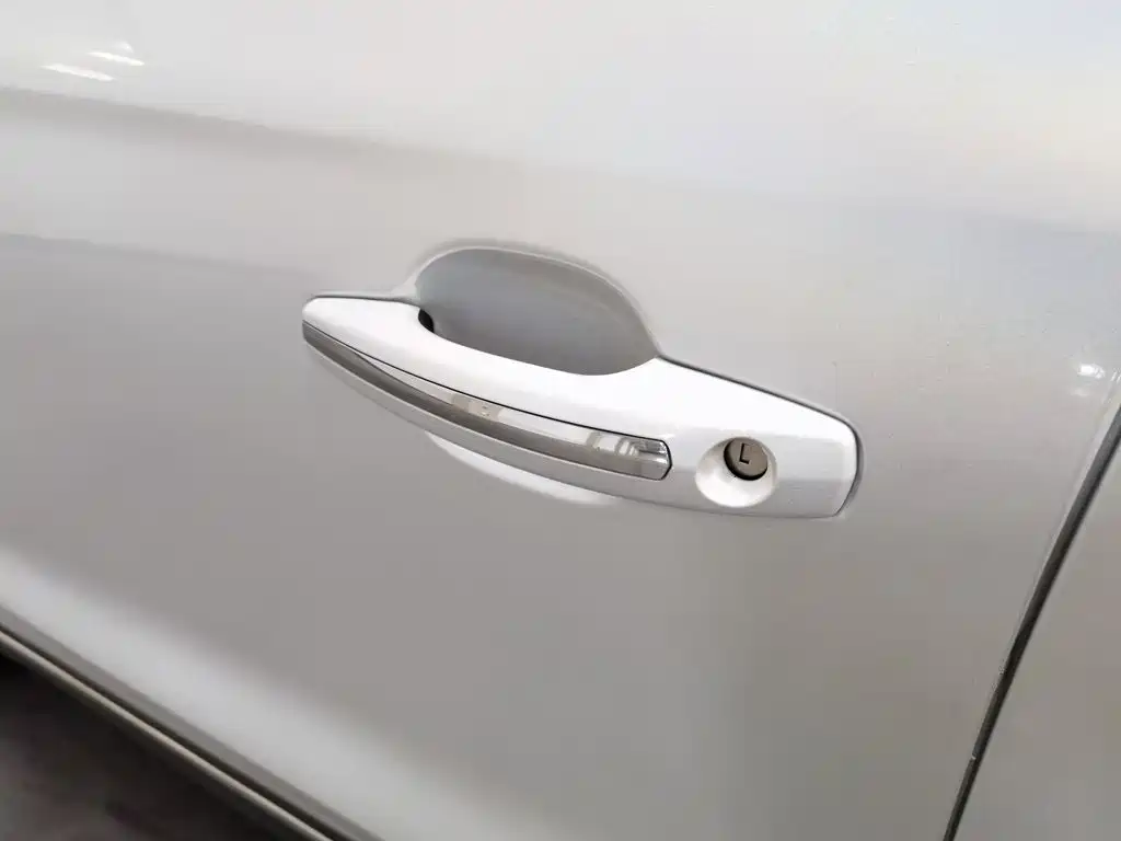 Lincoln MKC — миниатюра 18