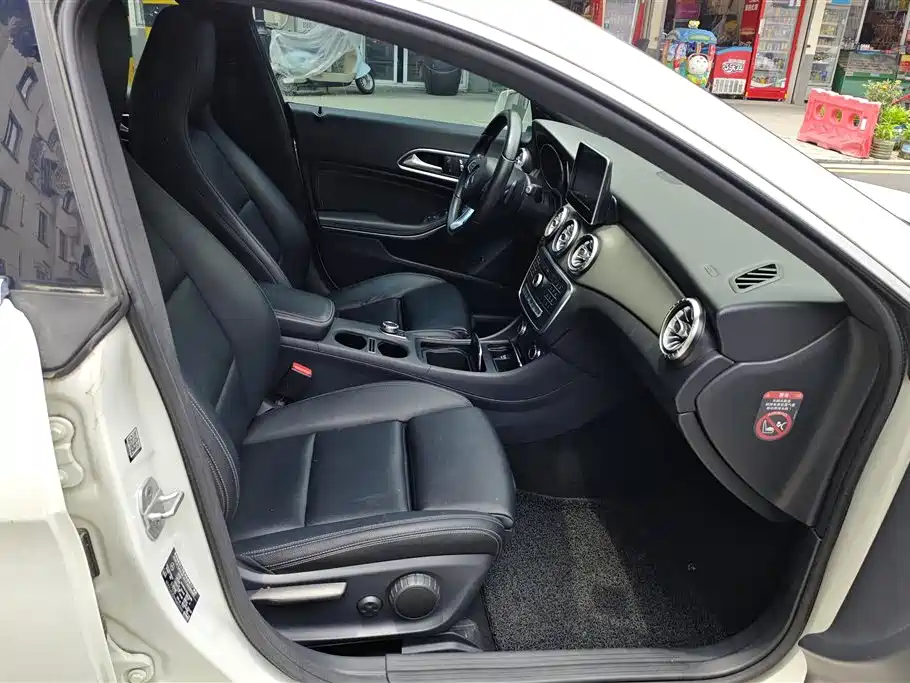 Mercedes-Benz CLA 2016 CLA 200 Fashion