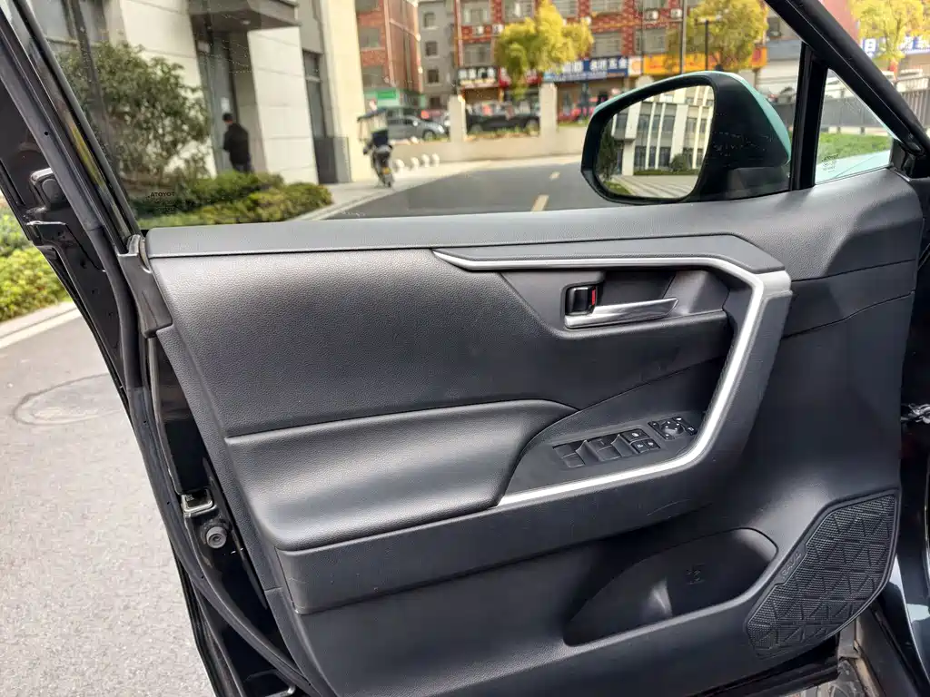 TOYOTA RAV4 RONGFANG