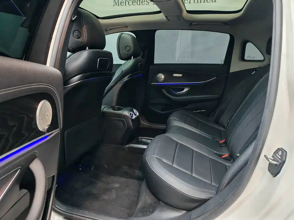 Mercedes-Benz E-Class — миниатюра 13