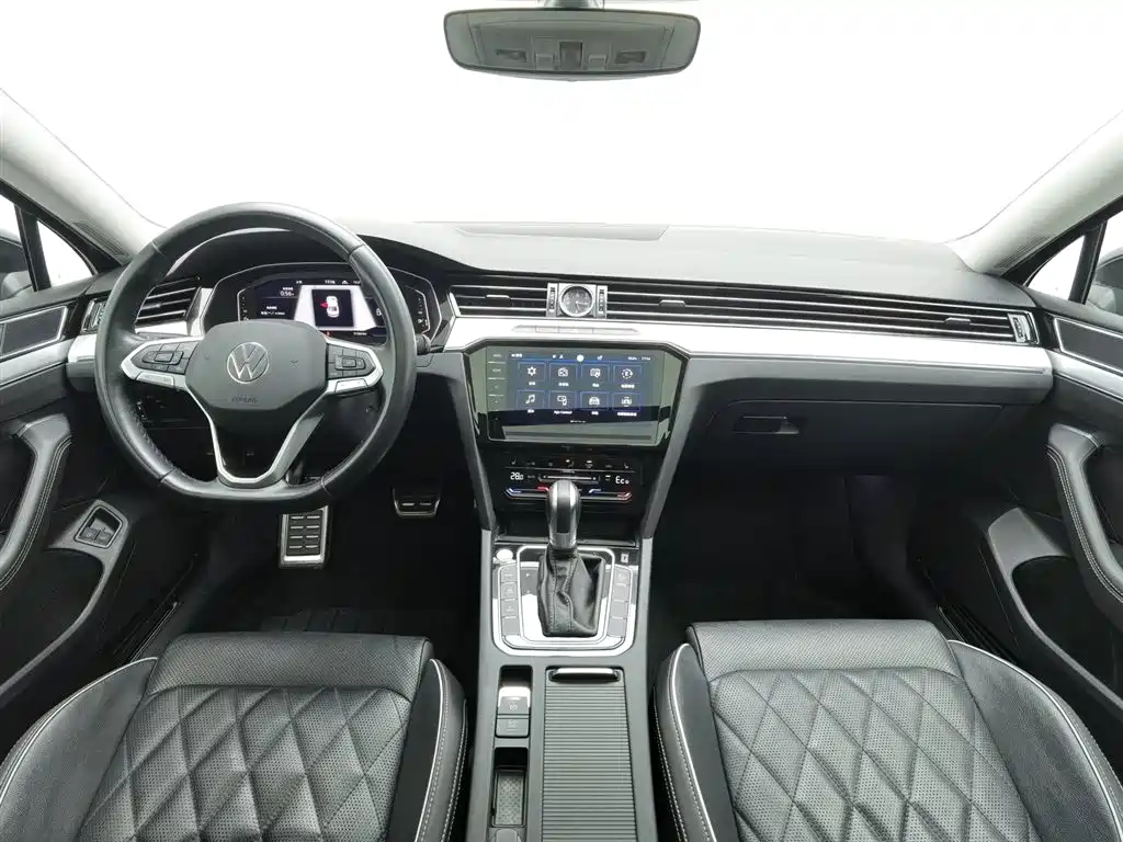 VOLKSWAGEN MAGOTAN GTE PLUG IN HYBRID