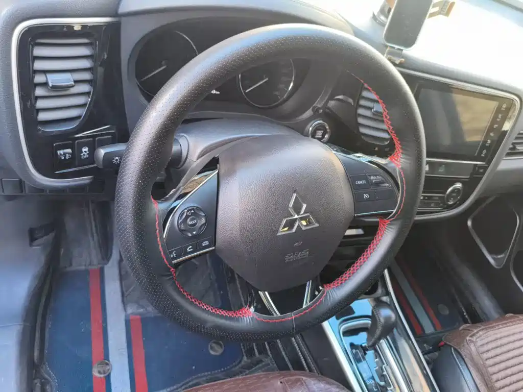 Mitsubishi Outlander — миниатюра 11