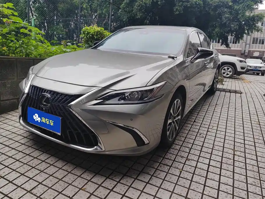 Lexus ES 2023