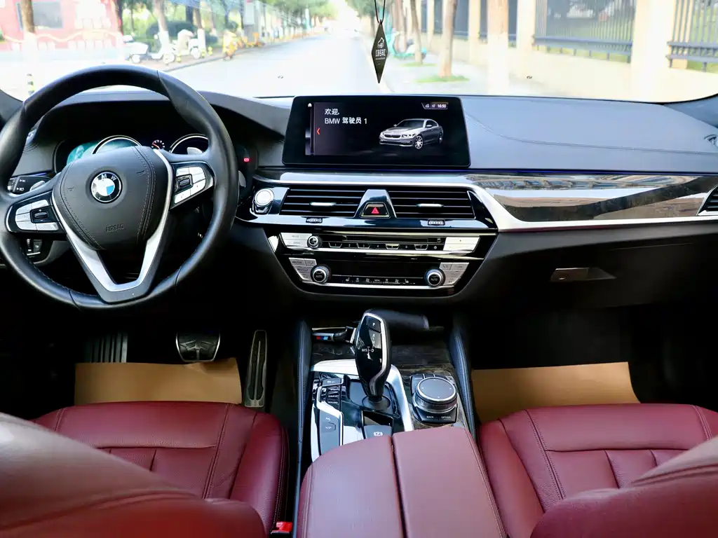 BMW 5 Series — миниатюра 11