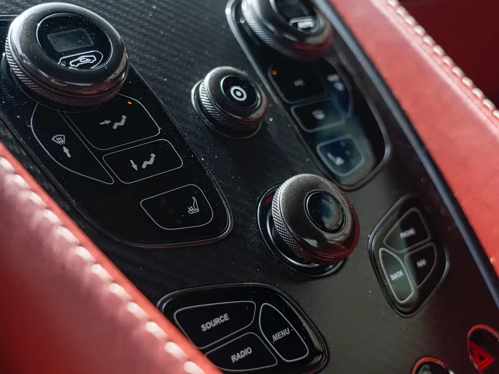 Aston Martin Vanquish — миниатюра 23