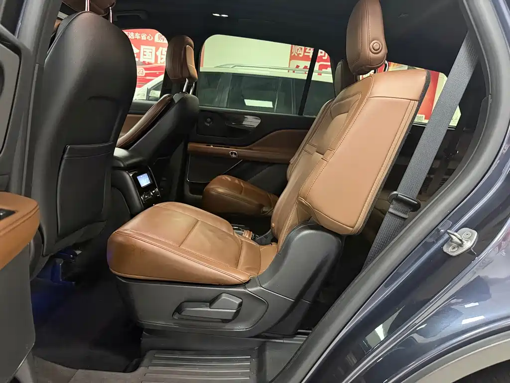 Lincoln Aviator (Import) — миниатюра 7