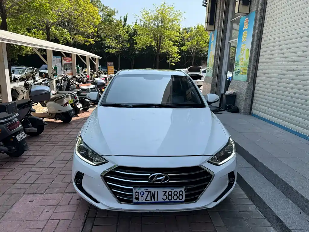 Купить Hyundai Elantra