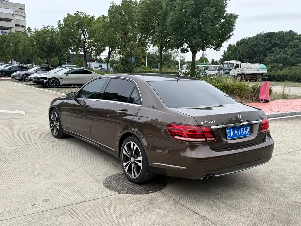 Mercedes-Benz E-Class — миниатюра 8