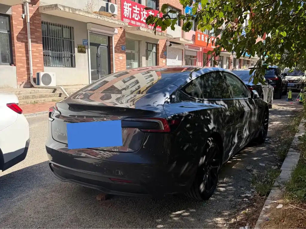 Tesla Model 3 — миниатюра 17