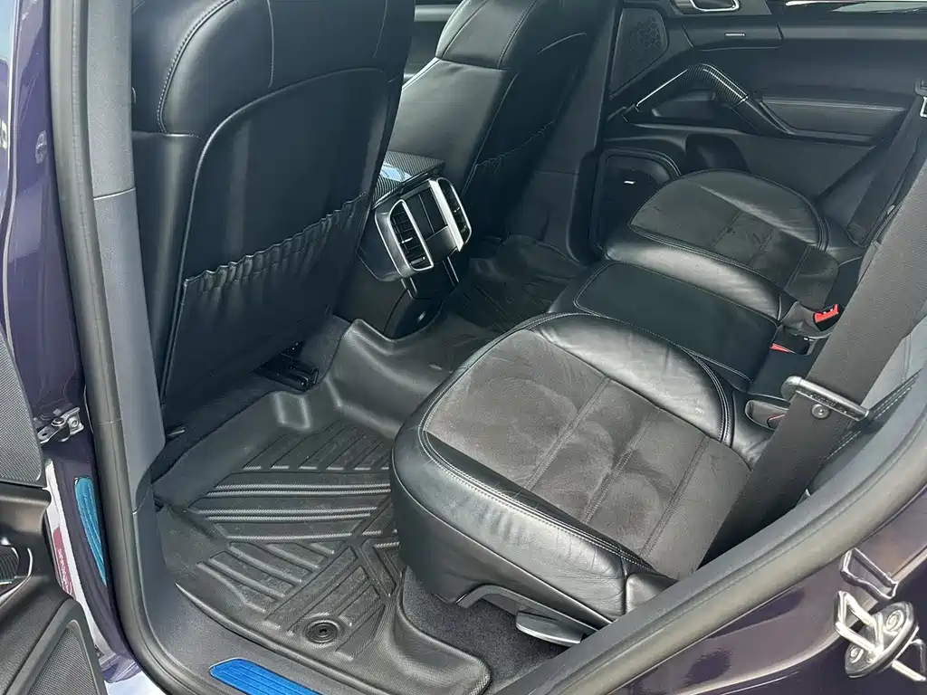 Porsche Cayenne — миниатюра 7