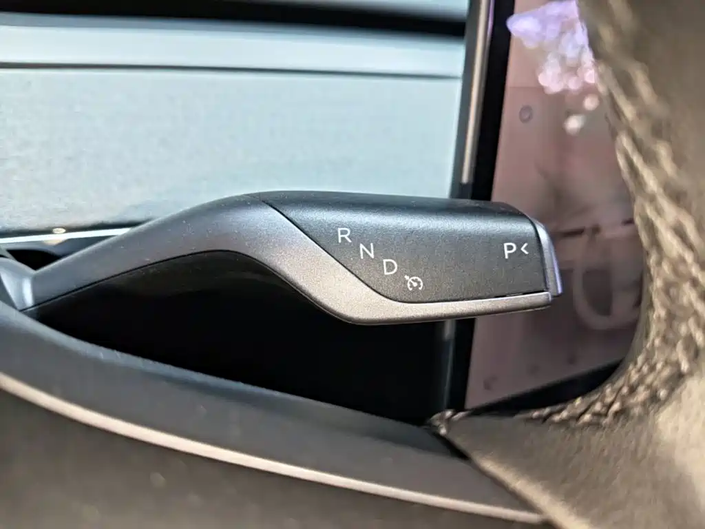 Tesla Model Y — миниатюра 14