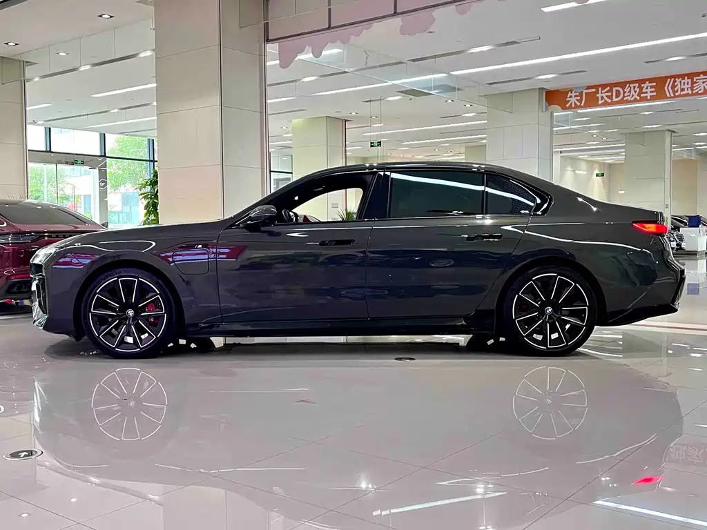 BMW i7 — миниатюра 3