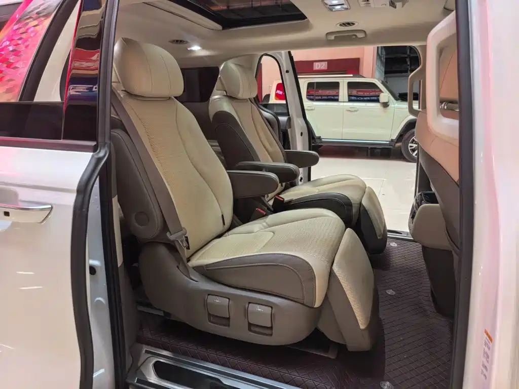 Kia Carnival — миниатюра 8