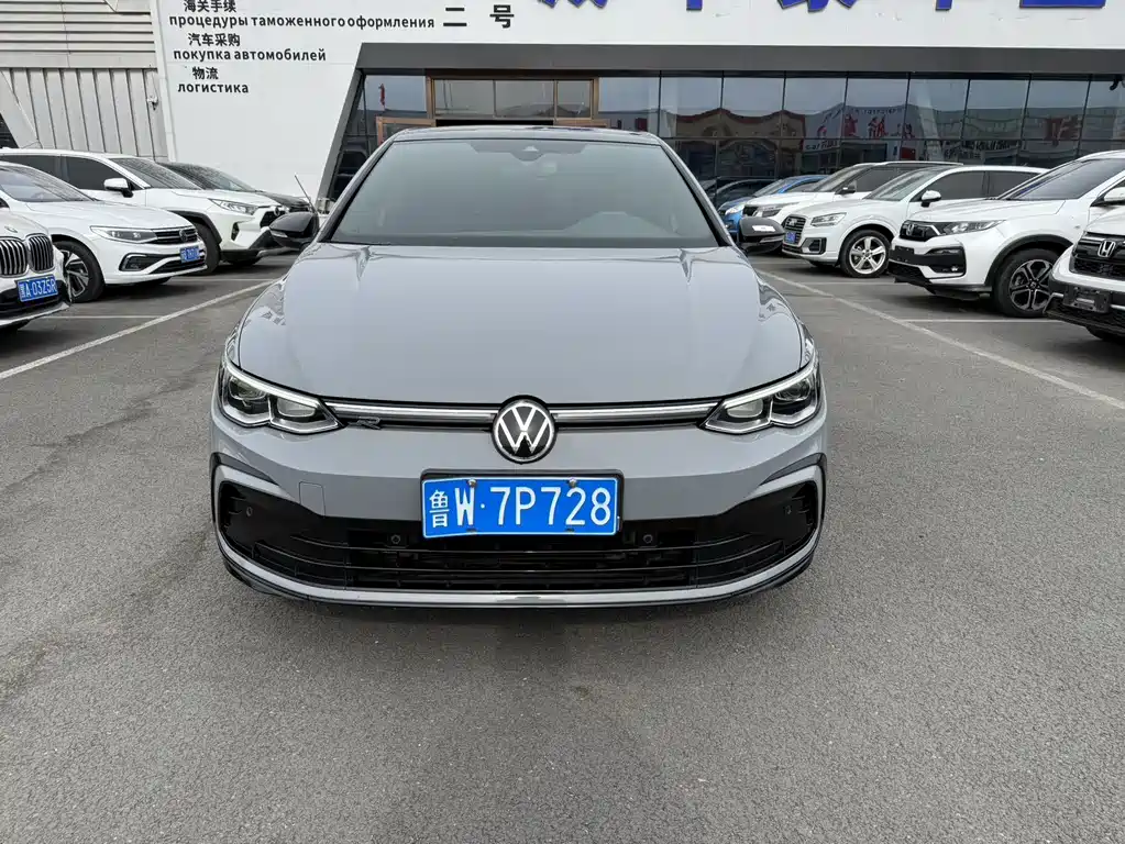 VOLKSWAGEN GOLF