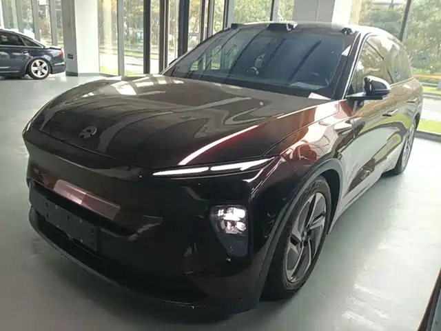 NIO ES8