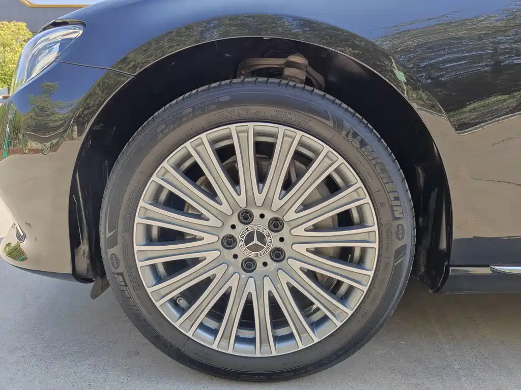 Mercedes-Benz E-Class — миниатюра 13