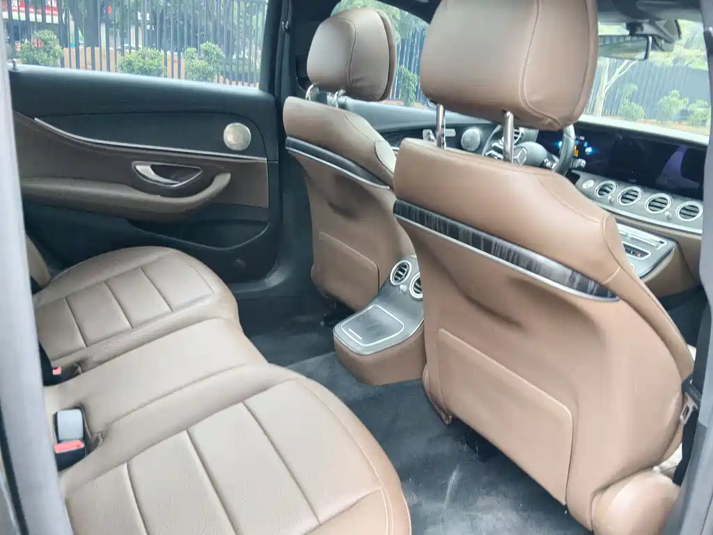 Mercedes-Benz E-Class — миниатюра 6