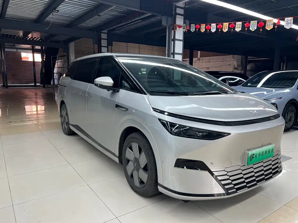 XPeng X9 — миниатюра 3
