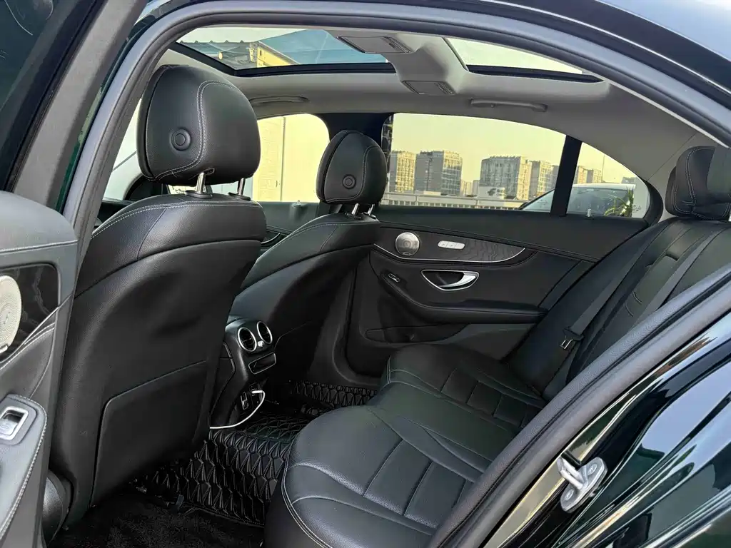Mercedes-Benz C-Class — миниатюра 8