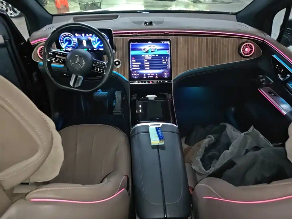 Mercedes-Benz EQE SUV — миниатюра 14