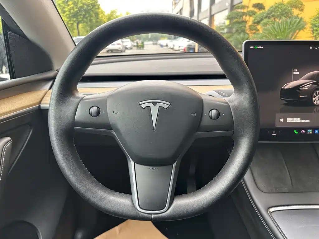 Tesla Model Y 2022 — фото 13