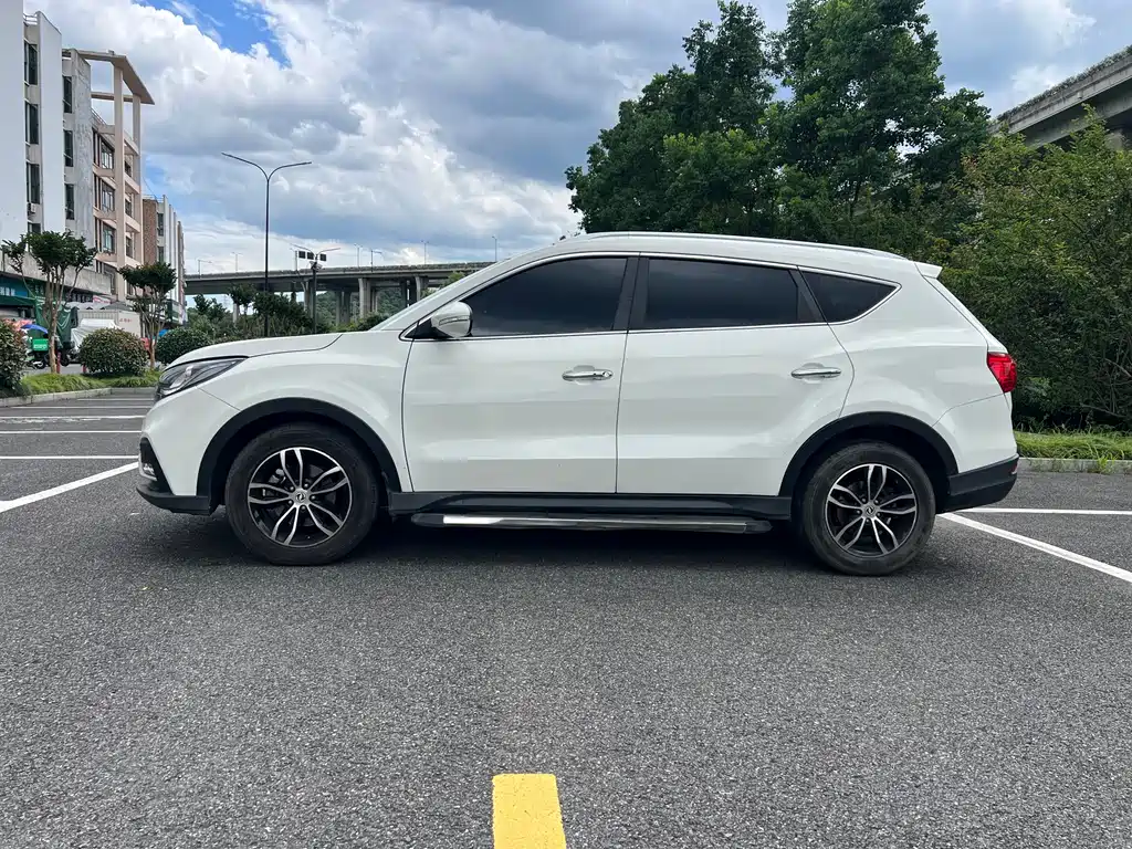 Dongfeng 580 2018 1.5T MT Luxury