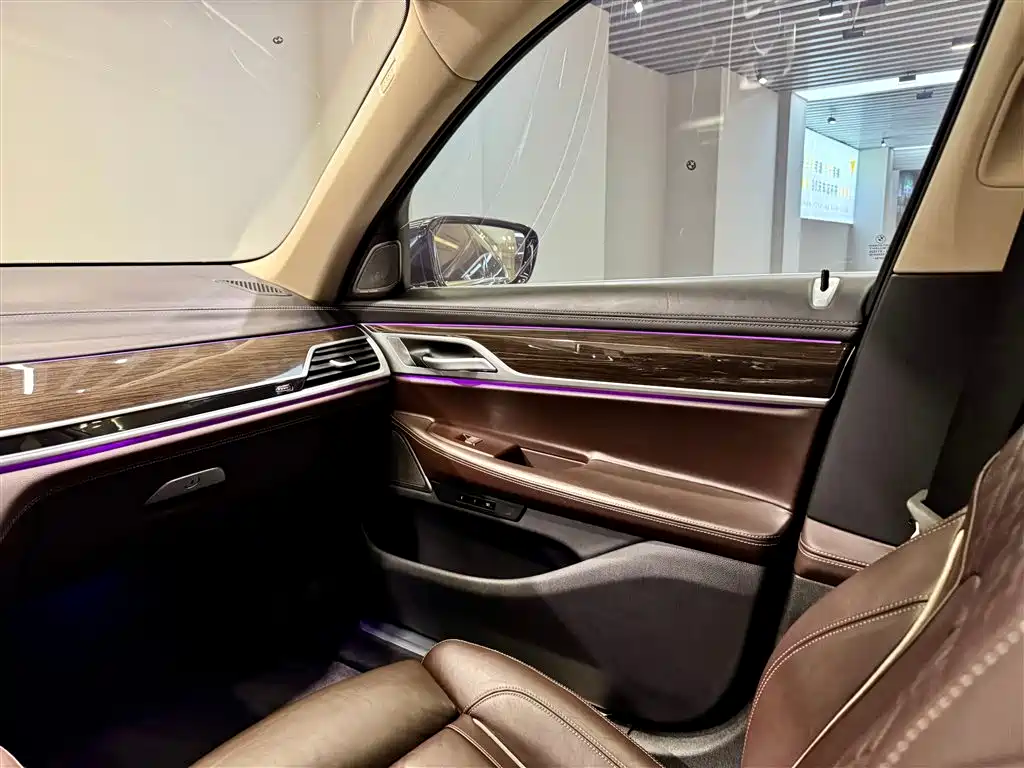 BMW 7 Series 730Li Luxury Package, фото 24