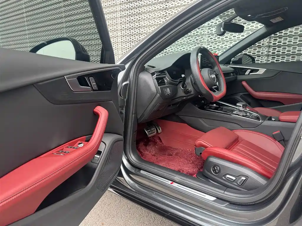 Audi A4L 2024 40 TFSI Luxury