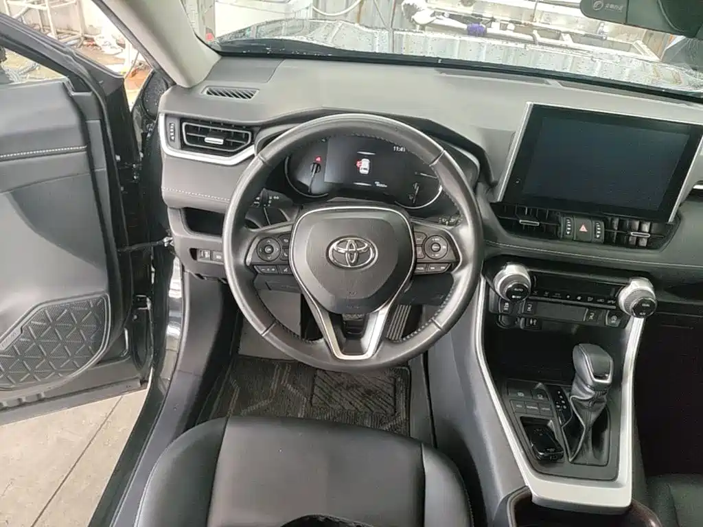 Toyota RAV4 — миниатюра 11