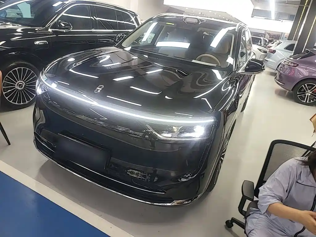 Aito M8 2025 Ultra 53.4kWh 6 мест (192 ）