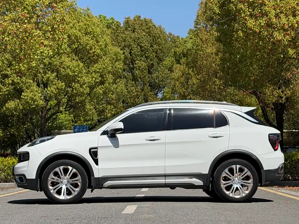 Lynk & Co 01 2017 2.0T Pro
