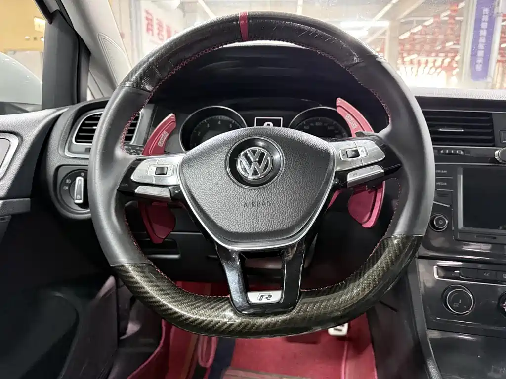 VOLKSWAGEN GOLF