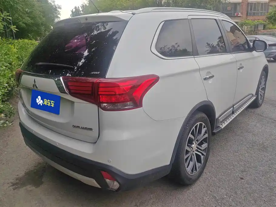 Mitsubishi Outlander 2016 2.4L Elite 5 мест