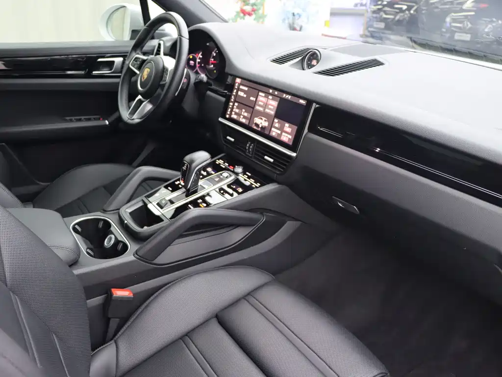 Porsche Cayenne — миниатюра 10