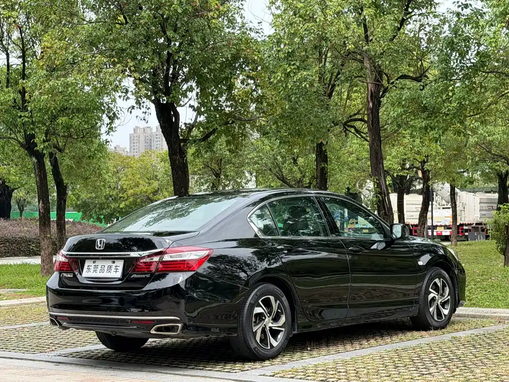Honda Accord — миниатюра 7