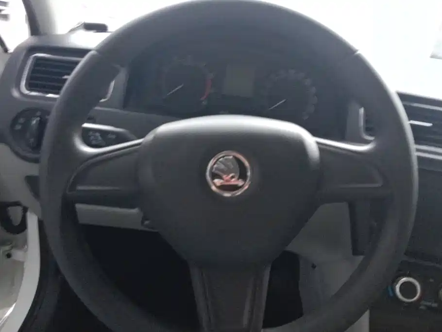 Skoda Rapid — миниатюра 15