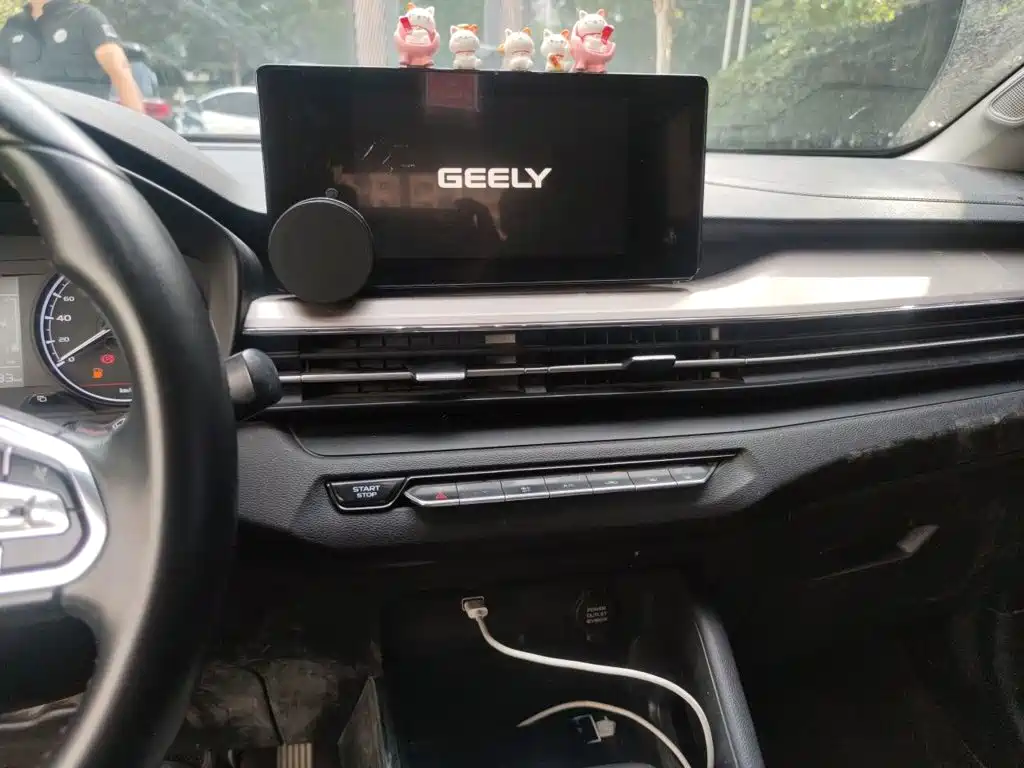 Geely Vision X3 — миниатюра 9