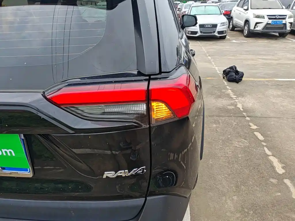 Toyota RAV4 2023 2.0L CVT Plus